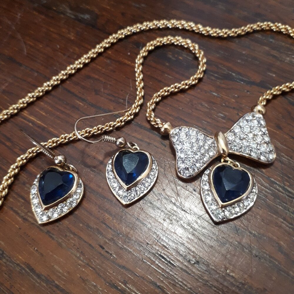 Vintage necklace and earring set - Blue and white stones with heavy chain